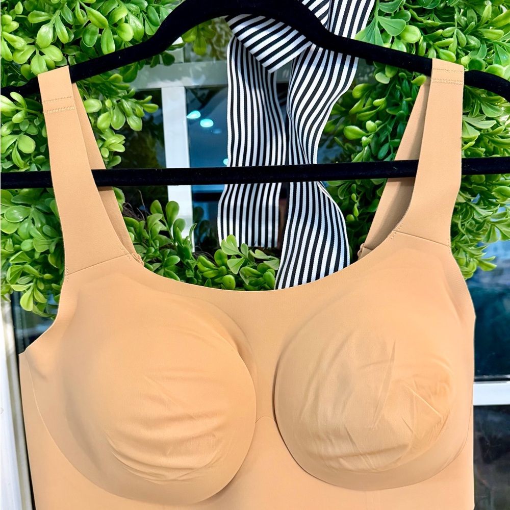 Evelyn & Bobbie Structured Scoop Bra XL NWT